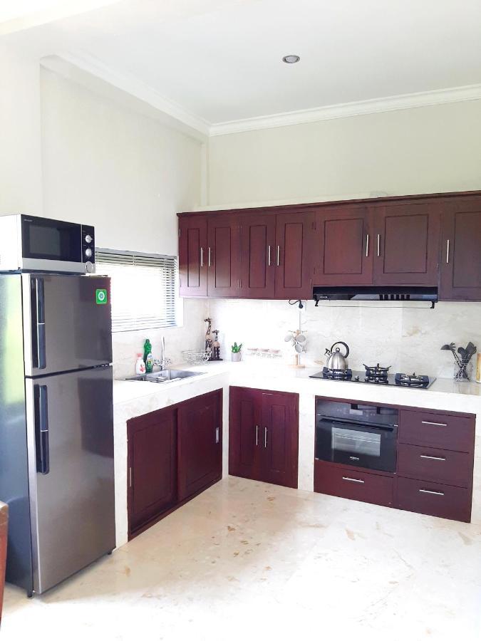 Medewi Manor Aparthotel Airsatang Bagian luar foto