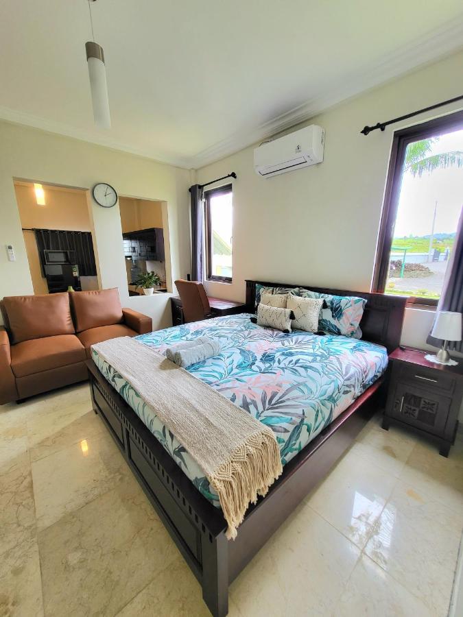 Medewi Manor Aparthotel Airsatang Bagian luar foto