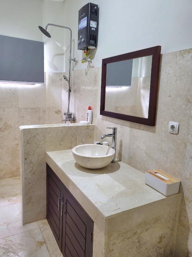 Medewi Manor Aparthotel Airsatang Bagian luar foto