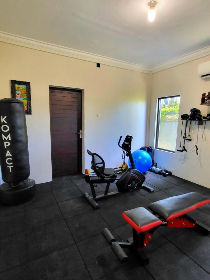 Medewi Manor Aparthotel Airsatang Bagian luar foto