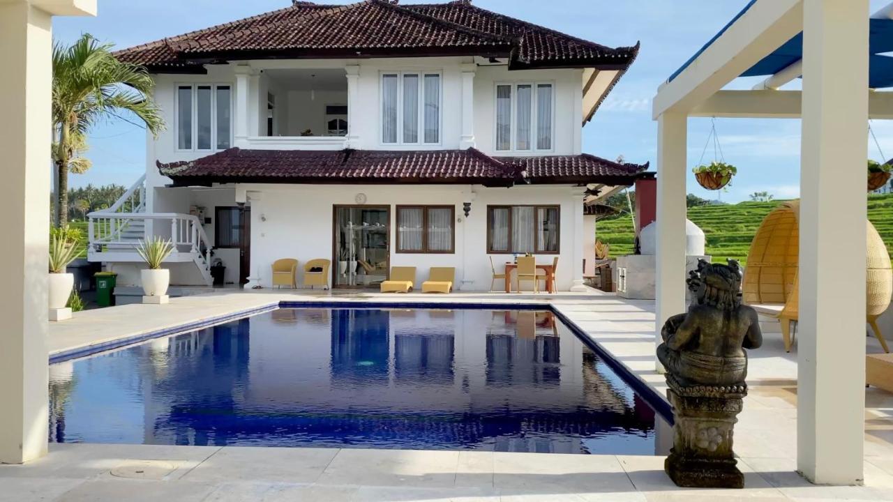 Medewi Manor Aparthotel Airsatang Bagian luar foto