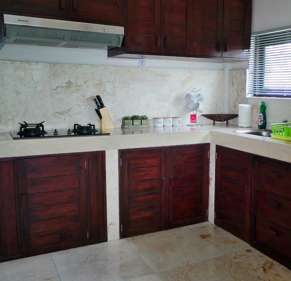 Medewi Manor Aparthotel Airsatang Bagian luar foto
